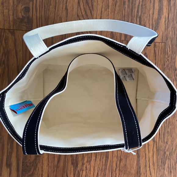 hello kitty baggu tote - Picture 2 of 4